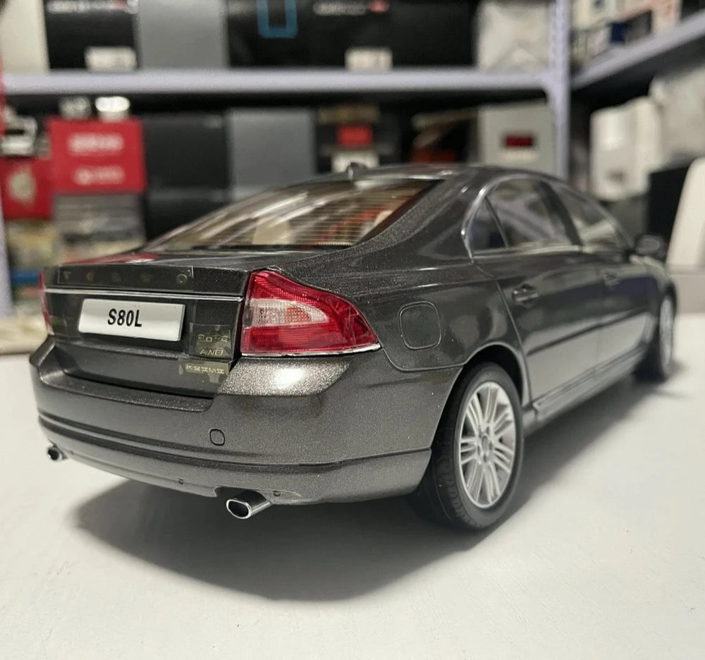 OEM Volvo 2009 S80L Gray 1:18 – Kolekcjonarski model odlewany