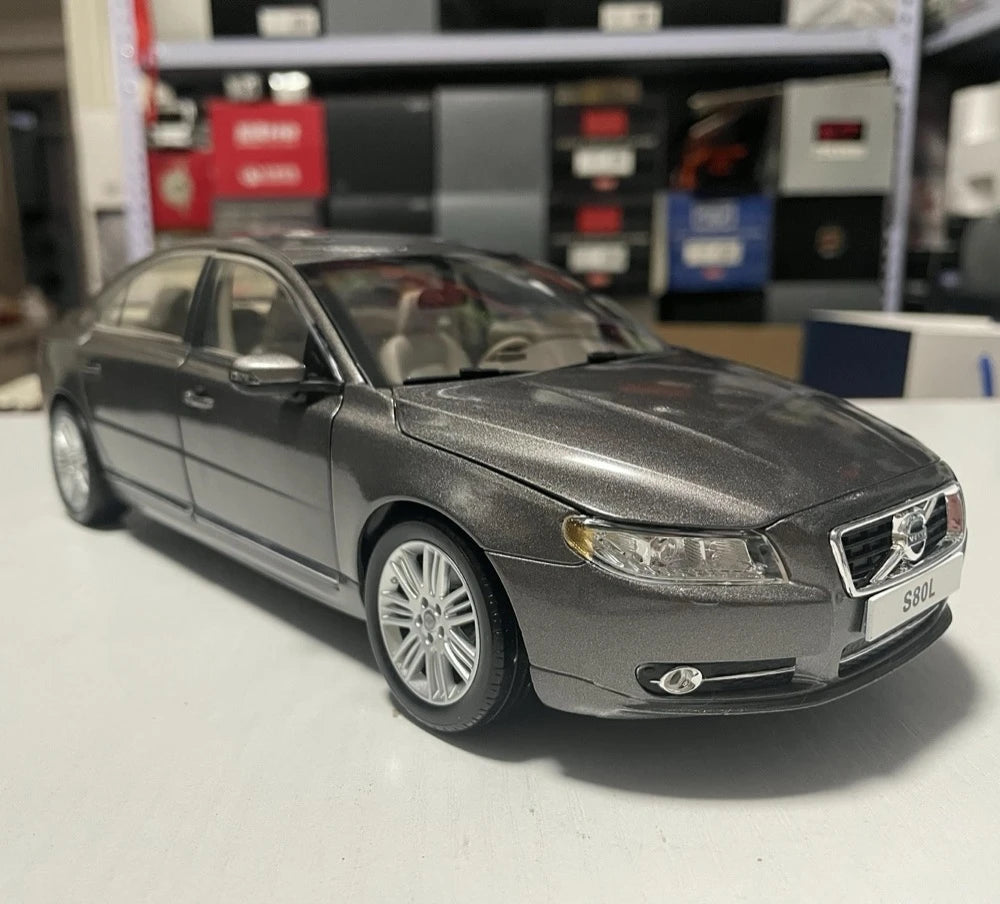OEM Volvo 2009 S80L Gray 1:18 – Kolekcjonarski model odlewany