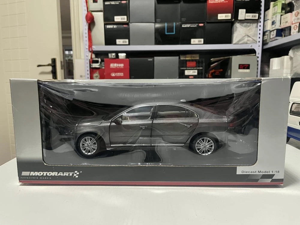 OEM Volvo 2009 S80L Gray 1:18 – Kolekcjonarski model odlewany