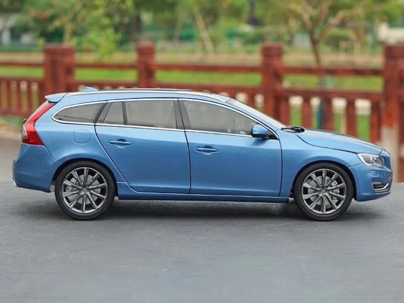 OEM Volvo 2014 V60 Blue 1:18 – Kolekcjonerski model odlewany