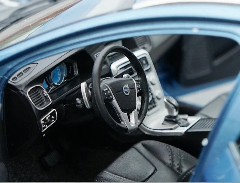 OEM Volvo 2014 V60 Blue 1:18 – Kolekcjonerski model odlewany
