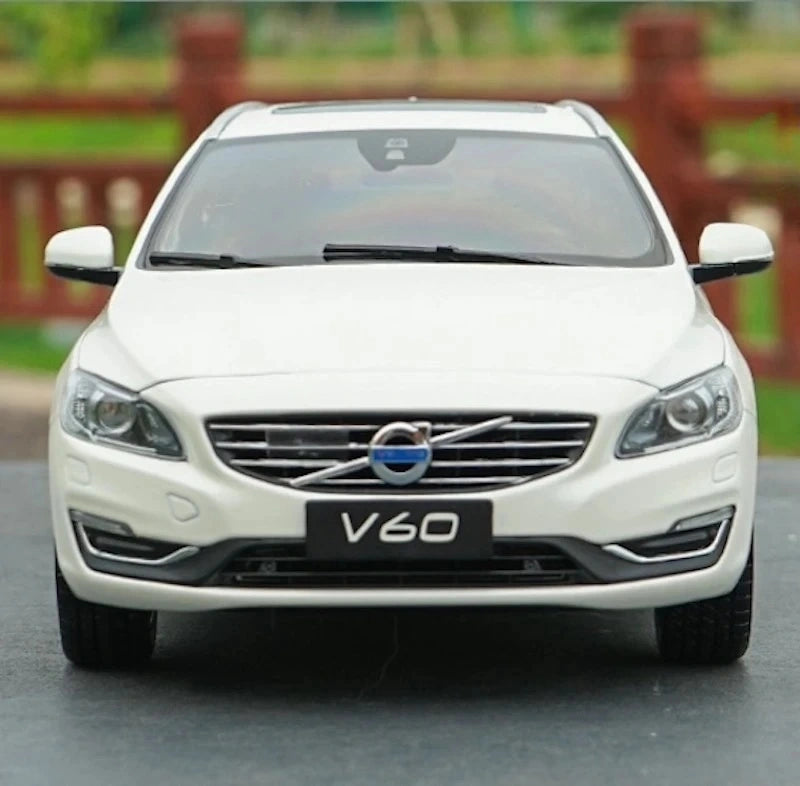 OEM Volvo 2014 V60 White 1:18 – Kolekcjonerski model odlewany