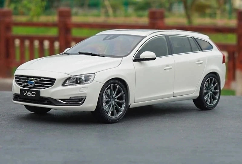 OEM Volvo 2014 V60 White 1:18 – Kolekcjonerski model odlewany