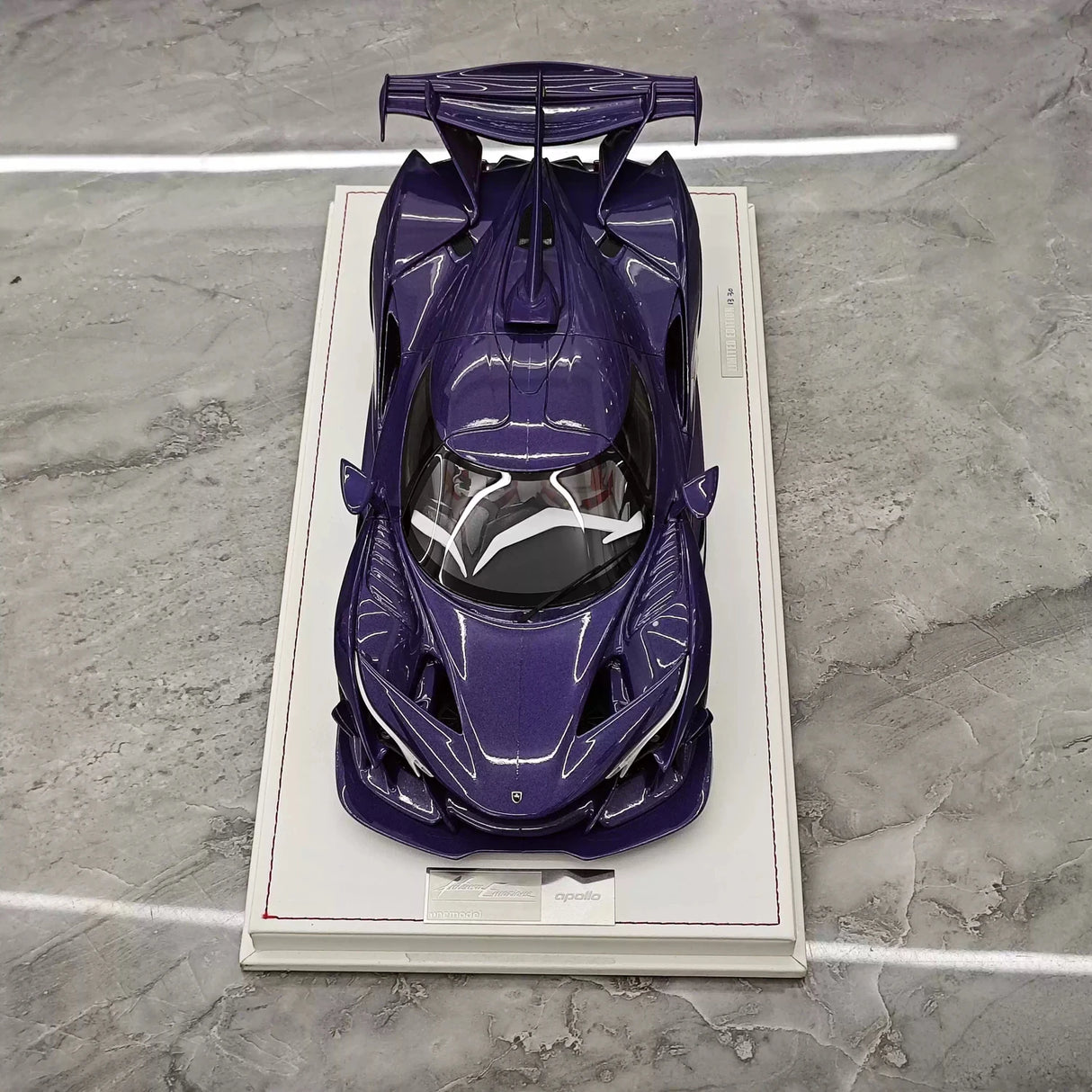 One Model Apollo 2021 IE Purple 1:18 – Resina de Modelo de Resina de Coleção