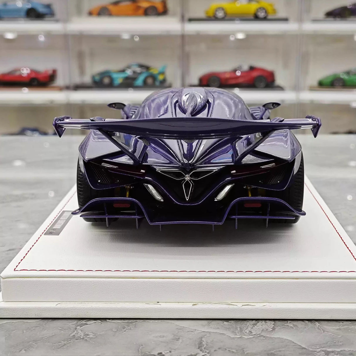 One Model Apollo 2021 IE Purple 1:18 – Resina de Modelo de Resina de Coleção
