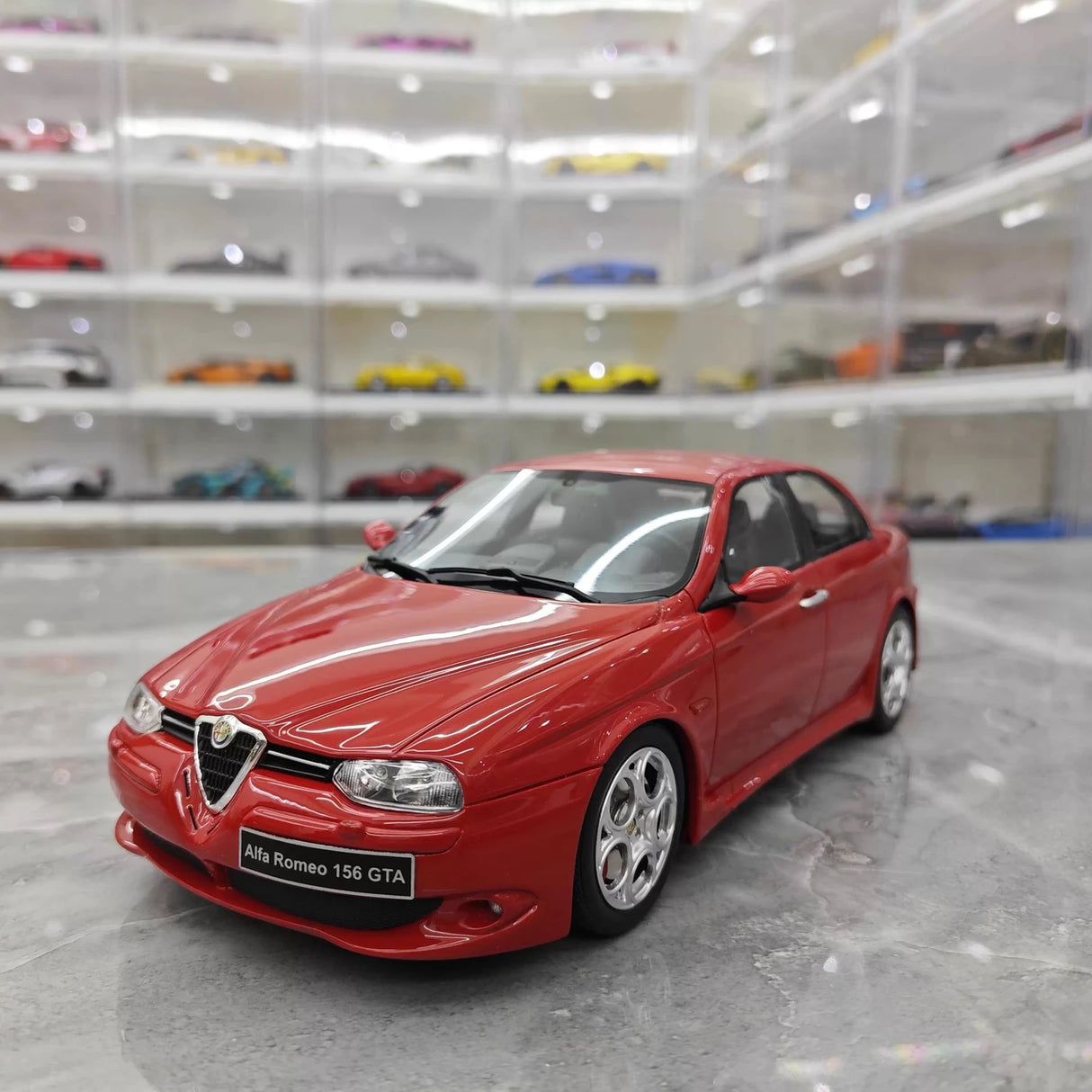 OTTO Alfa Romeo 2002 156 GTA Red 1:18 – Resina de Modelo de Resina de Coleção