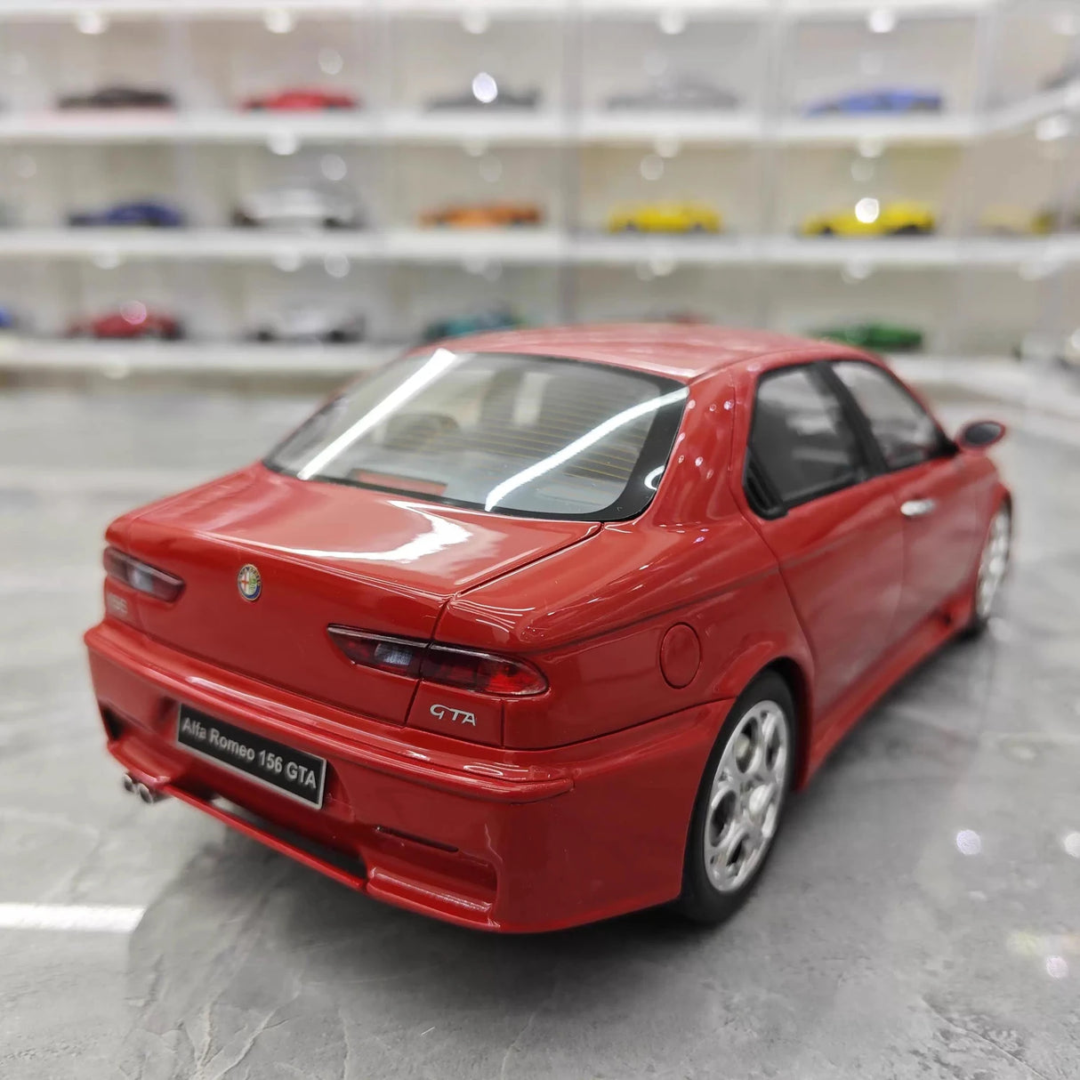 OTTO Alfa Romeo 2002 156 GTA Red 1:18 – Resina de Modelo de Resina de Coleção