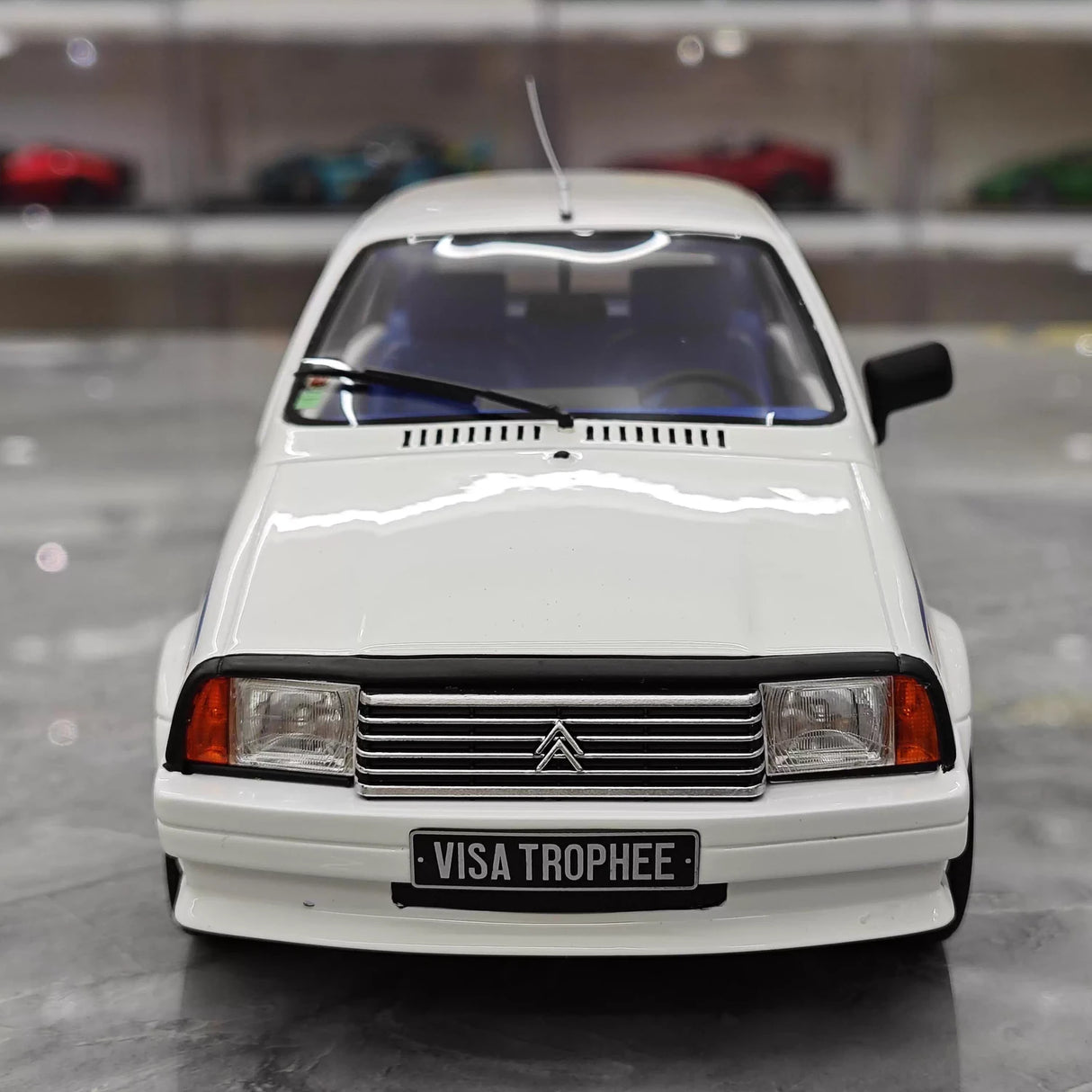 OTTO Citroen 1983 فيزا تروفي Gr.B 1:18 – راتنج نموذجي قابل للجمع