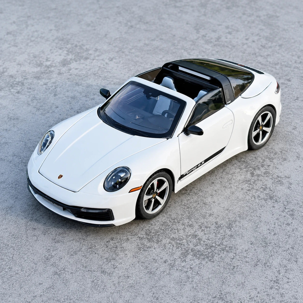 Porsche 2020 911 Carrera Cabriolet vit 1:32 – pressgjuten visningsmodell