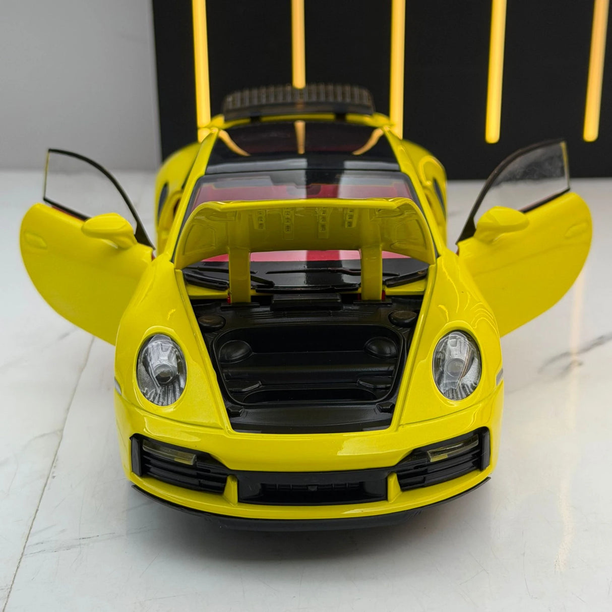 Porsche 2021 911 Turbo S geel 1:24 – diecast displaymodel