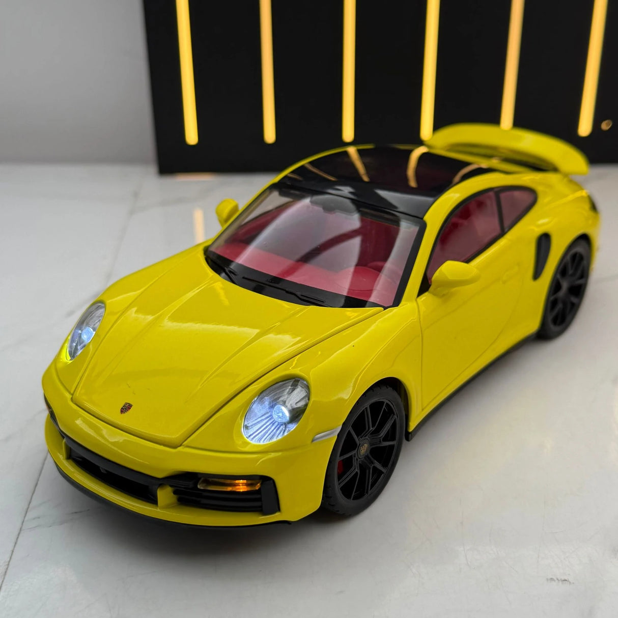 Porsche 2021 911 Turbo S geel 1:24 – diecast displaymodel