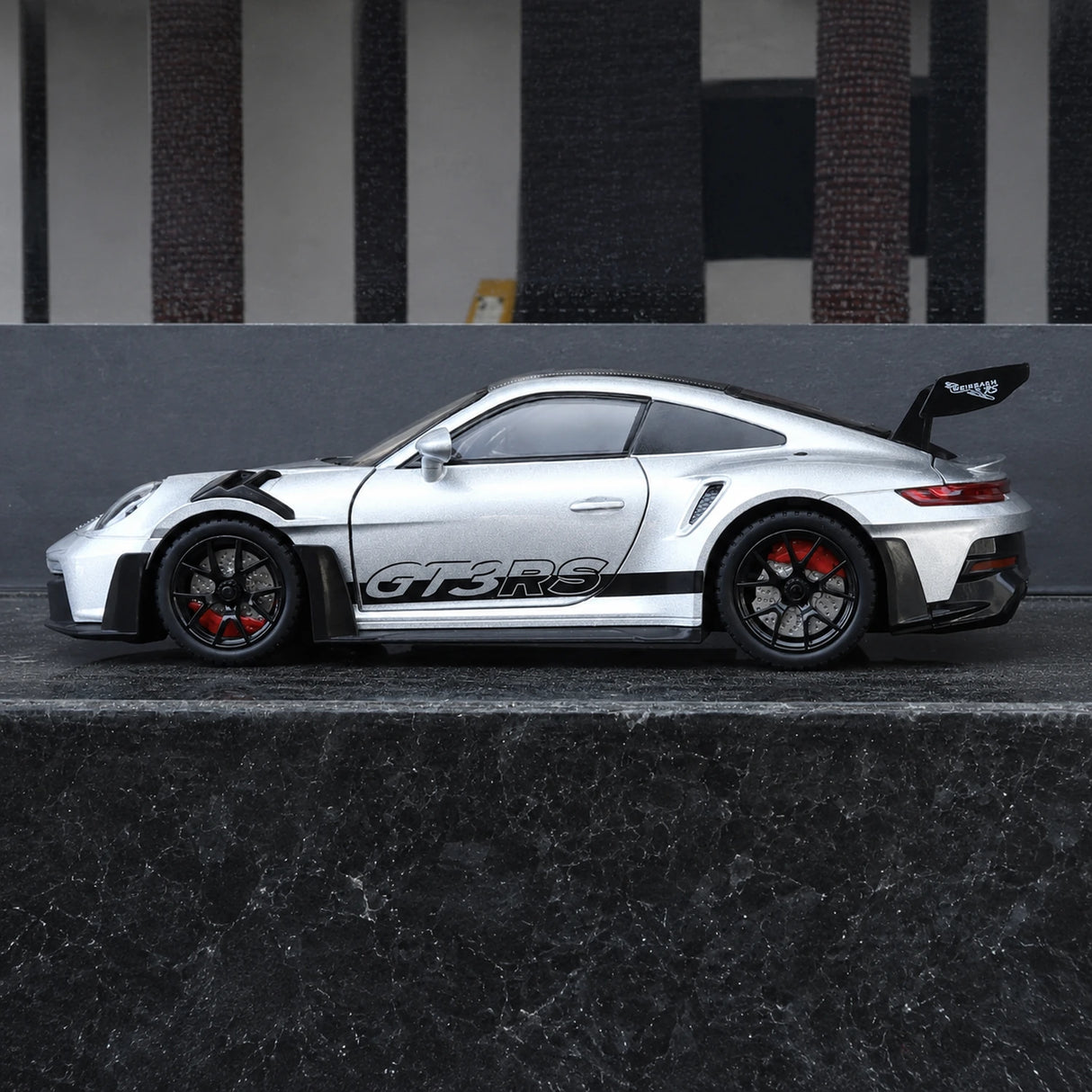 Porsche 2023 911 GT3 RS zilver 1:24 – diecast displaymodel