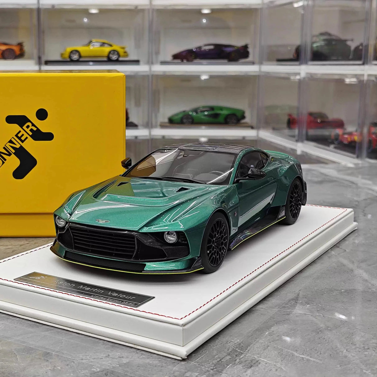 Runner Aston Martin 2023 Valour Green 1:18 – Collectible Resin Model Resin