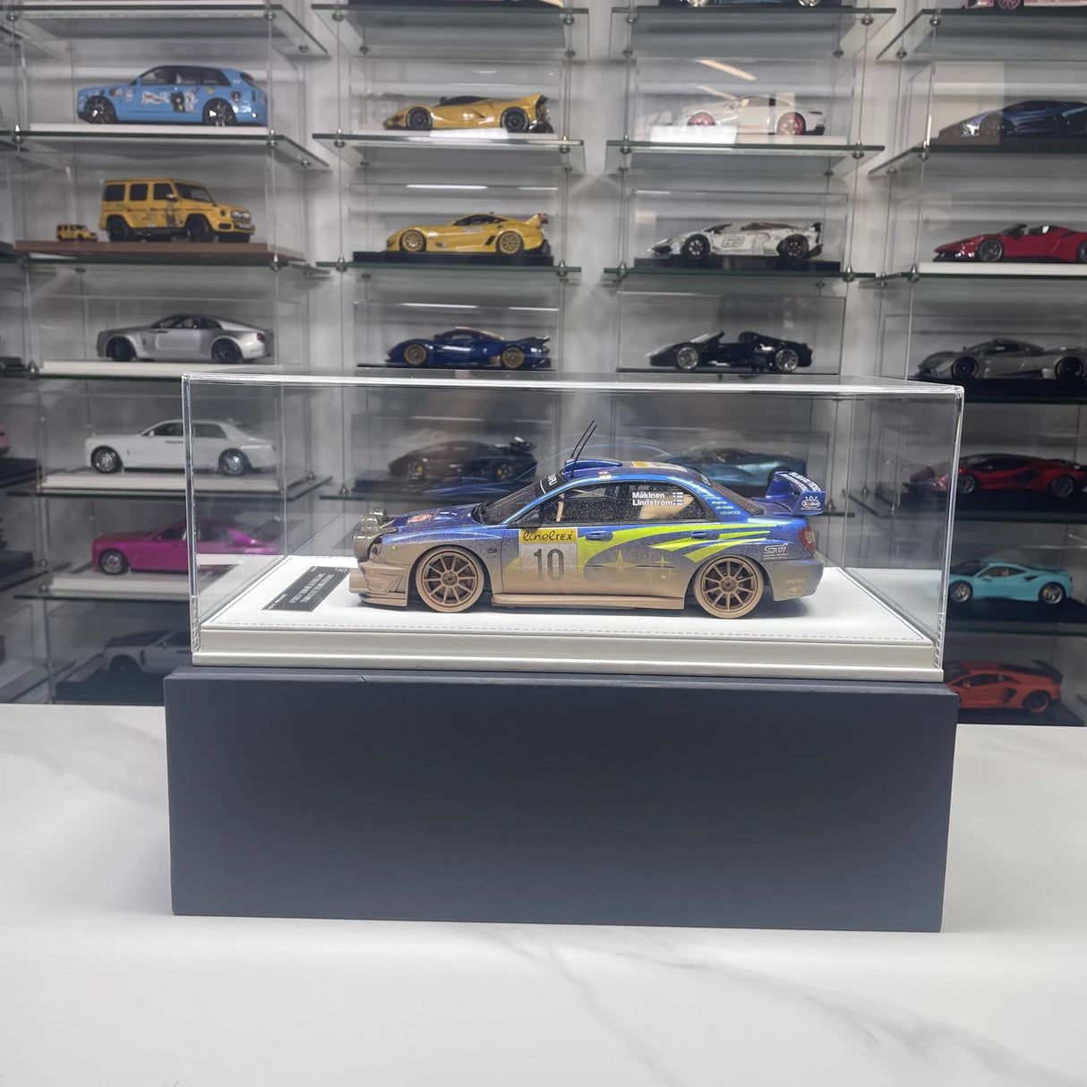 Subaru 2002 Impreza STI WRC Dirty #10 1:18 modelo colecionável em resina por SJF - ver 10