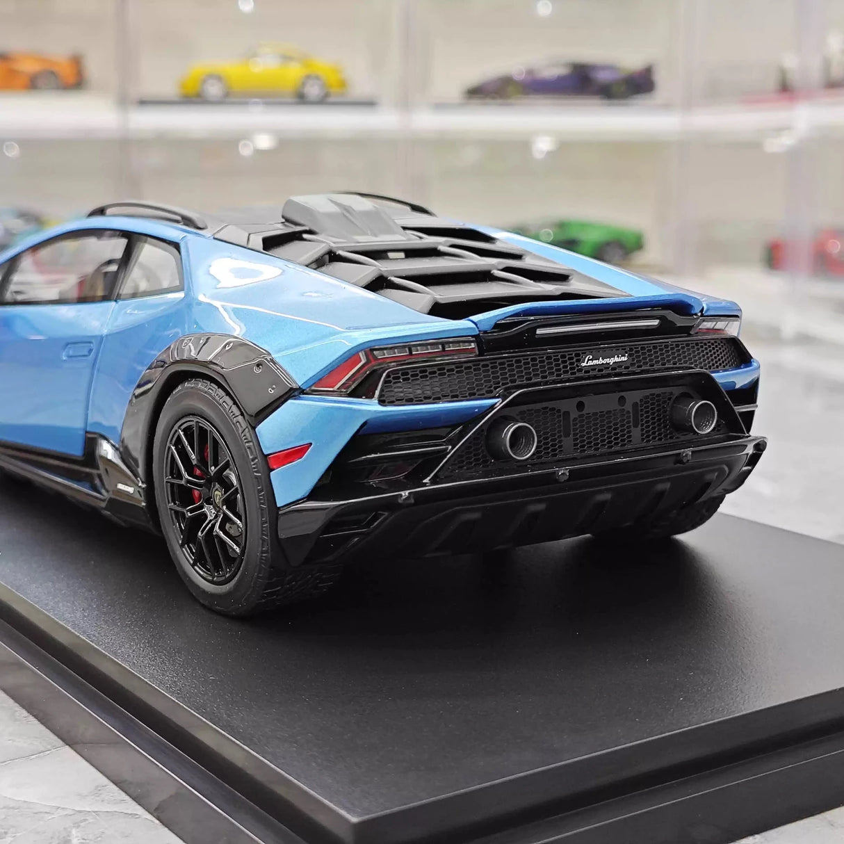 Top Speed Lamborghini 2021 Huracan STO Blue 1:18 – kolekcjonerski model żywicy
