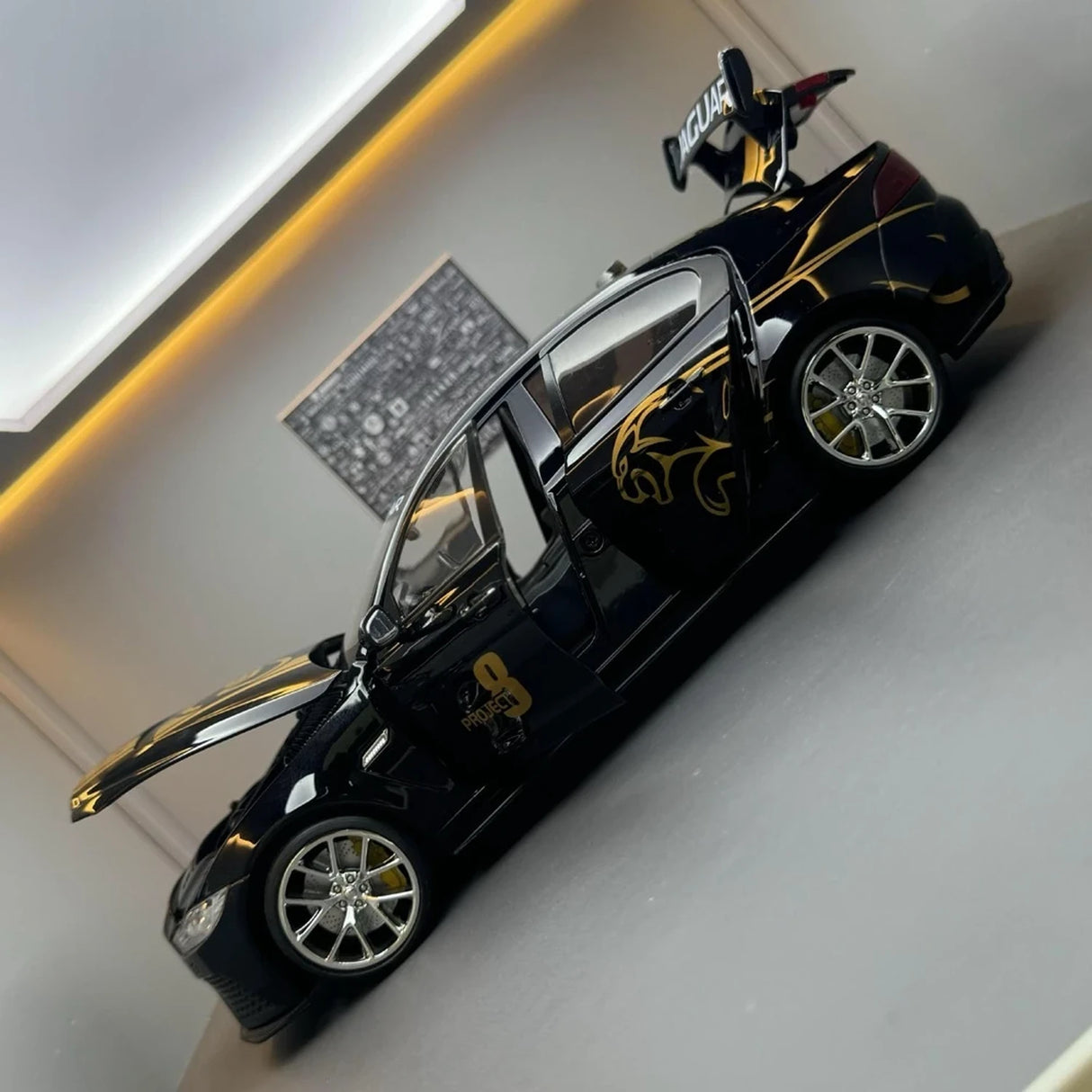 Jaguar 2017 XE SV Project 8 أسود 1:24 – نموذج عرض معدني مصبوب