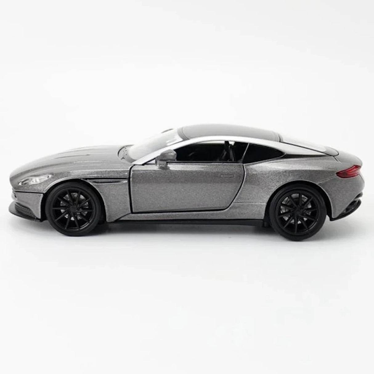 Aston Martin 2021 DB11 AMR 1:32 – Modelo de Exhibición de Fundición a Presión