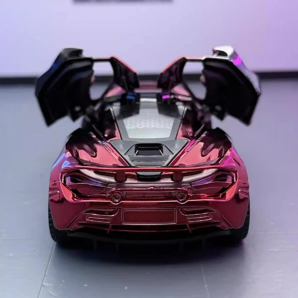 McLaren 2017 720S Electroplated Red 1:32 – Diecast Display Model Die-Cast
