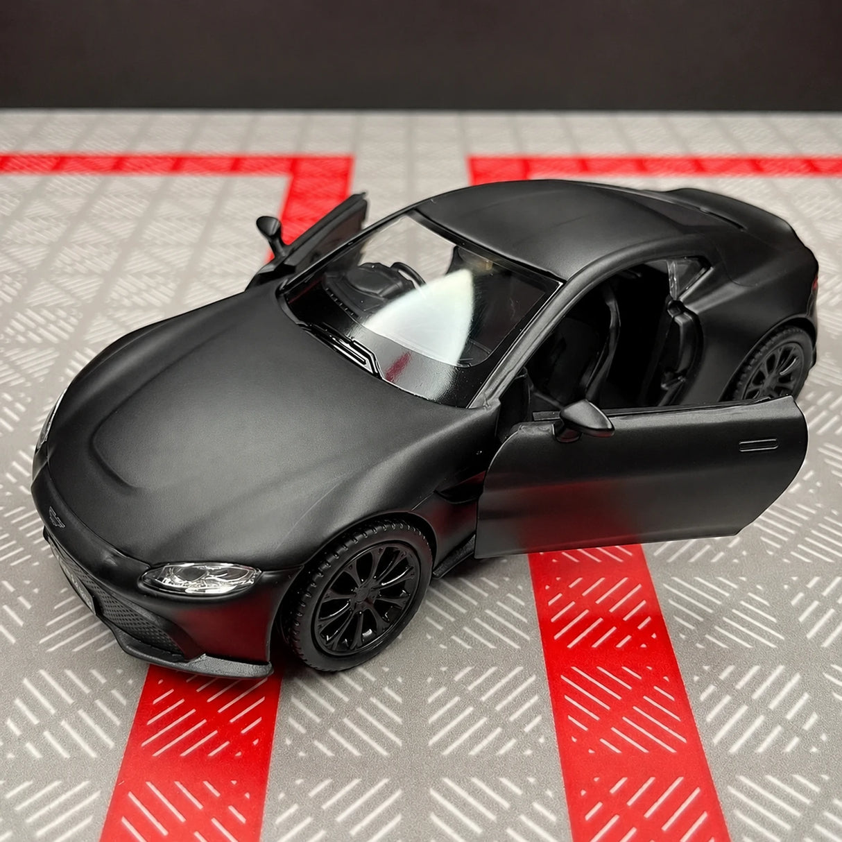 Aston Martin 2018 Vantage Black 1:36 – model wyświetlacza odlewany z odlewu