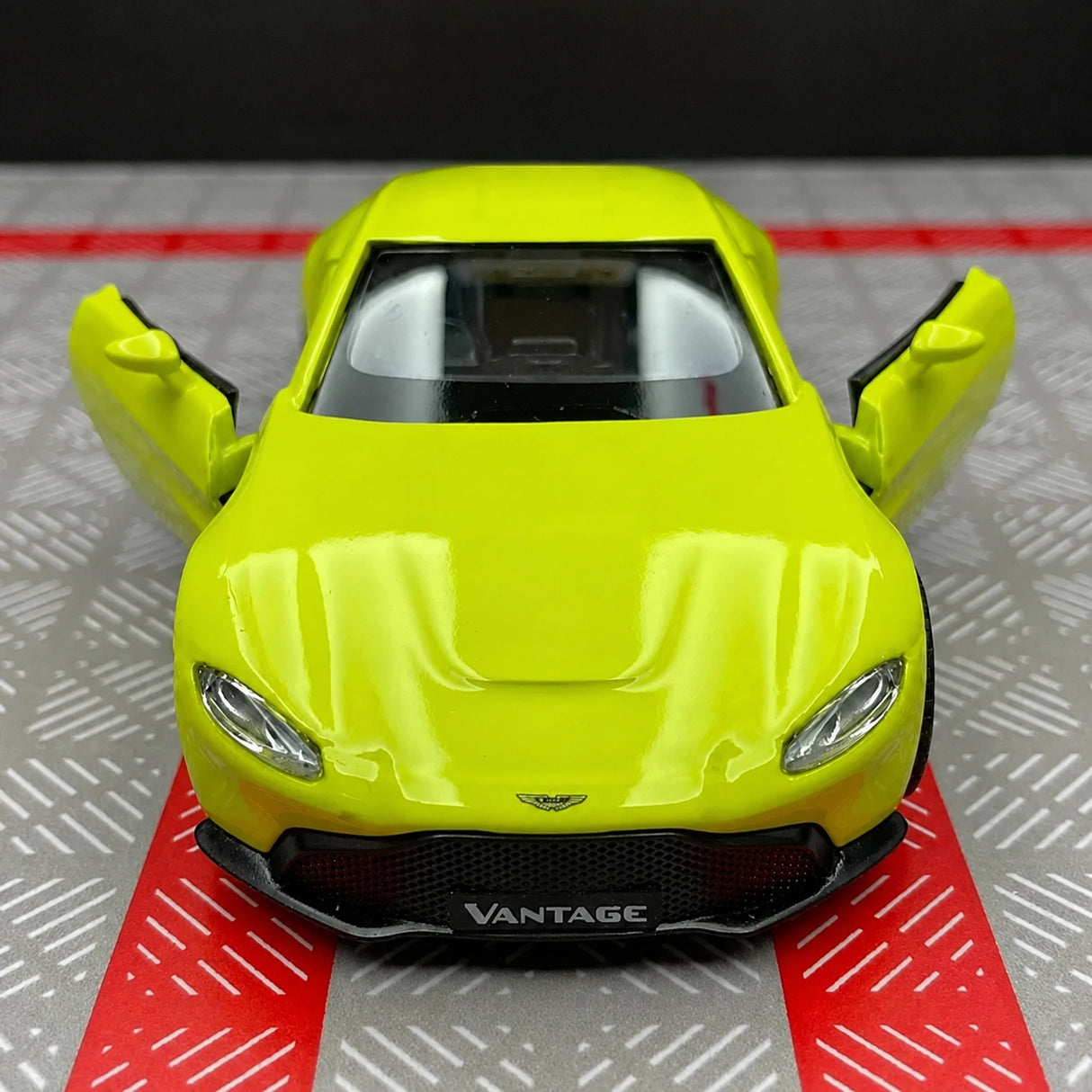Aston Martin 2018 Vantage Green 1:36 – Modelo de Exhibición de Metal Cast