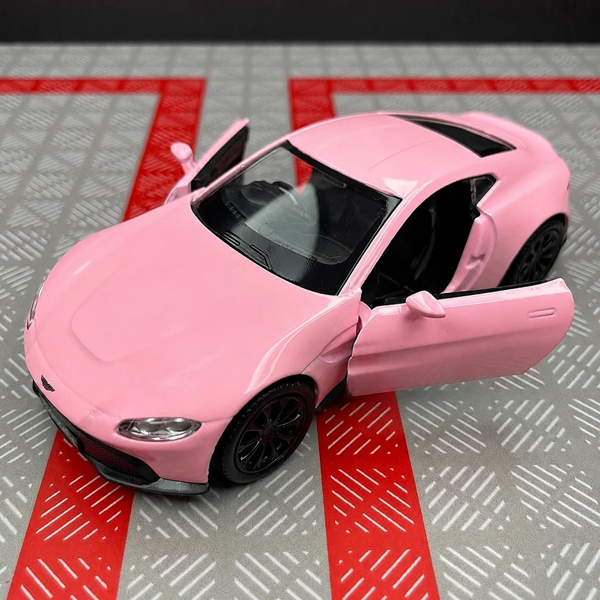 Aston Martin 2018 Vantage Pink 1:36 – Modelo de exhibición de fundición a presión