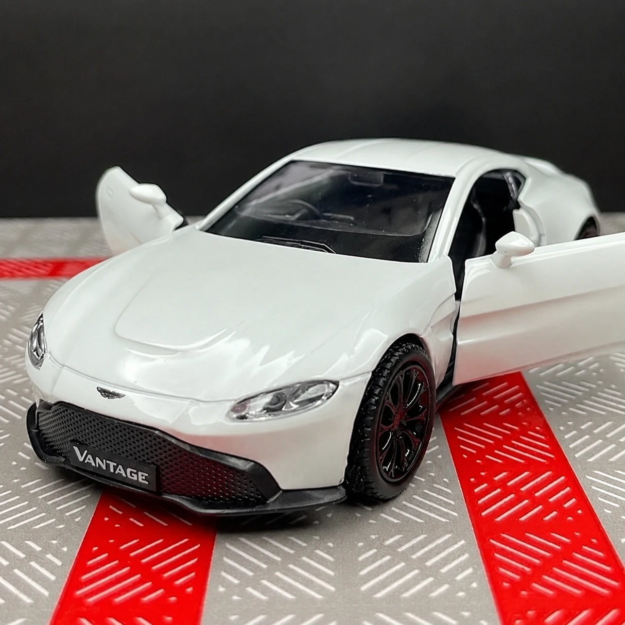 Aston Martin 2018 Vantage White 1:36 – Modelo de exhibición de fundición a presión