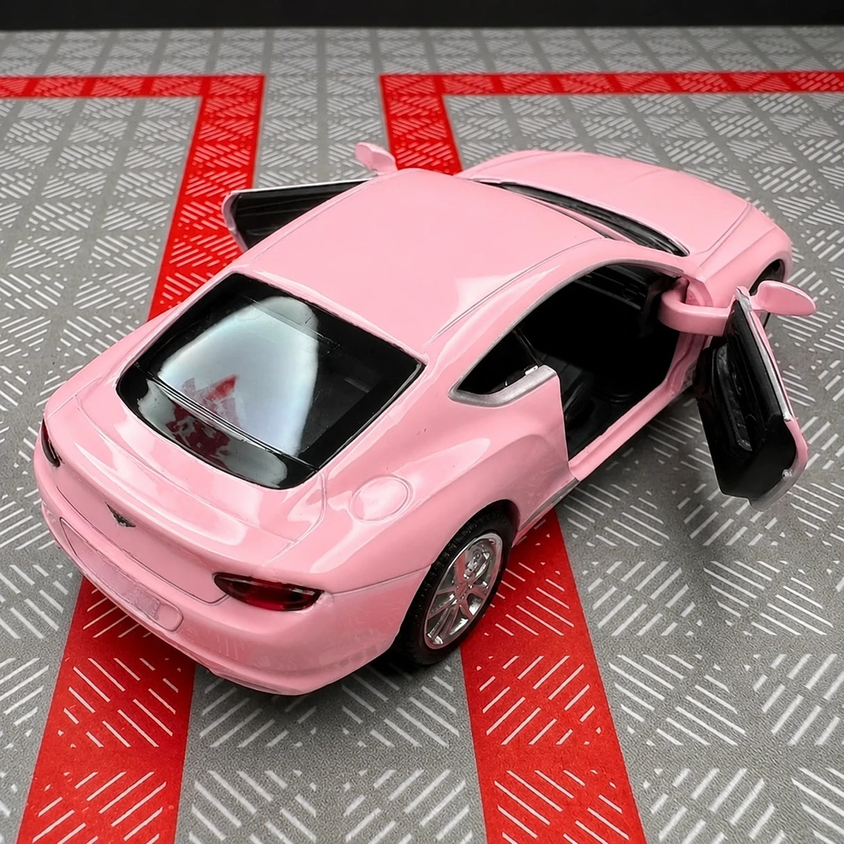 Bentley 2018 Continental GT Pink 1:36 – Diecast Display Model Die-Cast