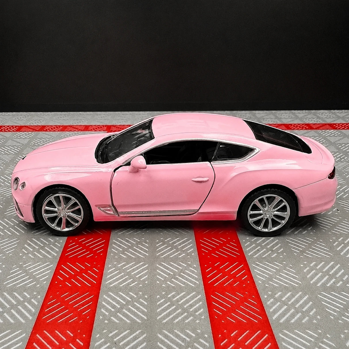 Bentley 2018 Continental GT Pink 1:36 – Diecast Display Model Die-Cast