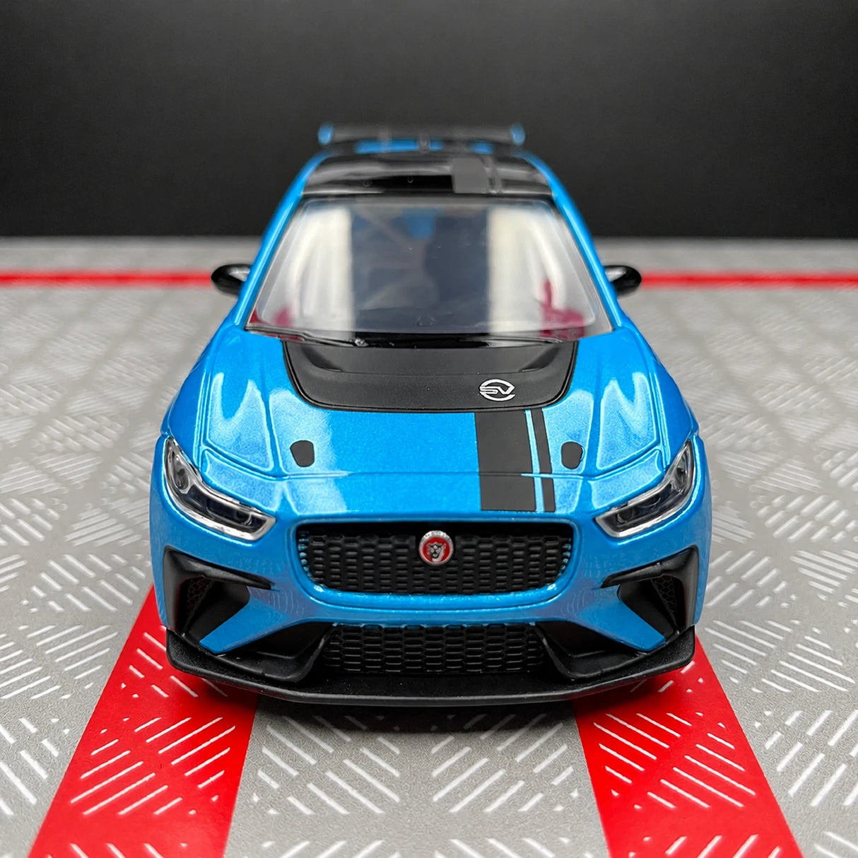 Jaguar 2018 I-Pace eTrophy Blue 1:36 – model wyświetlacza odlewanego