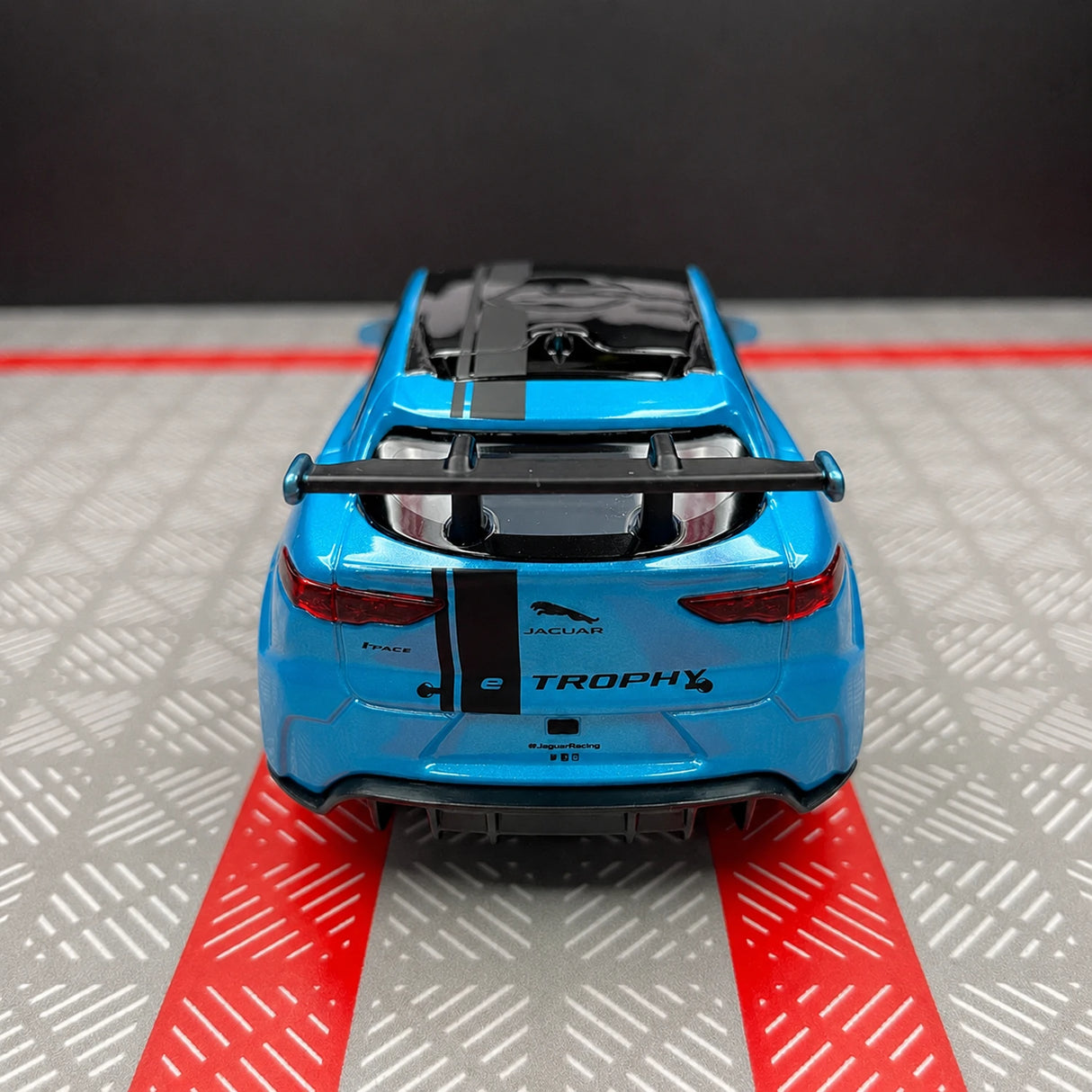 Jaguar 2018 I-Pace eTrophy Blue 1:36 – model wyświetlacza odlewanego