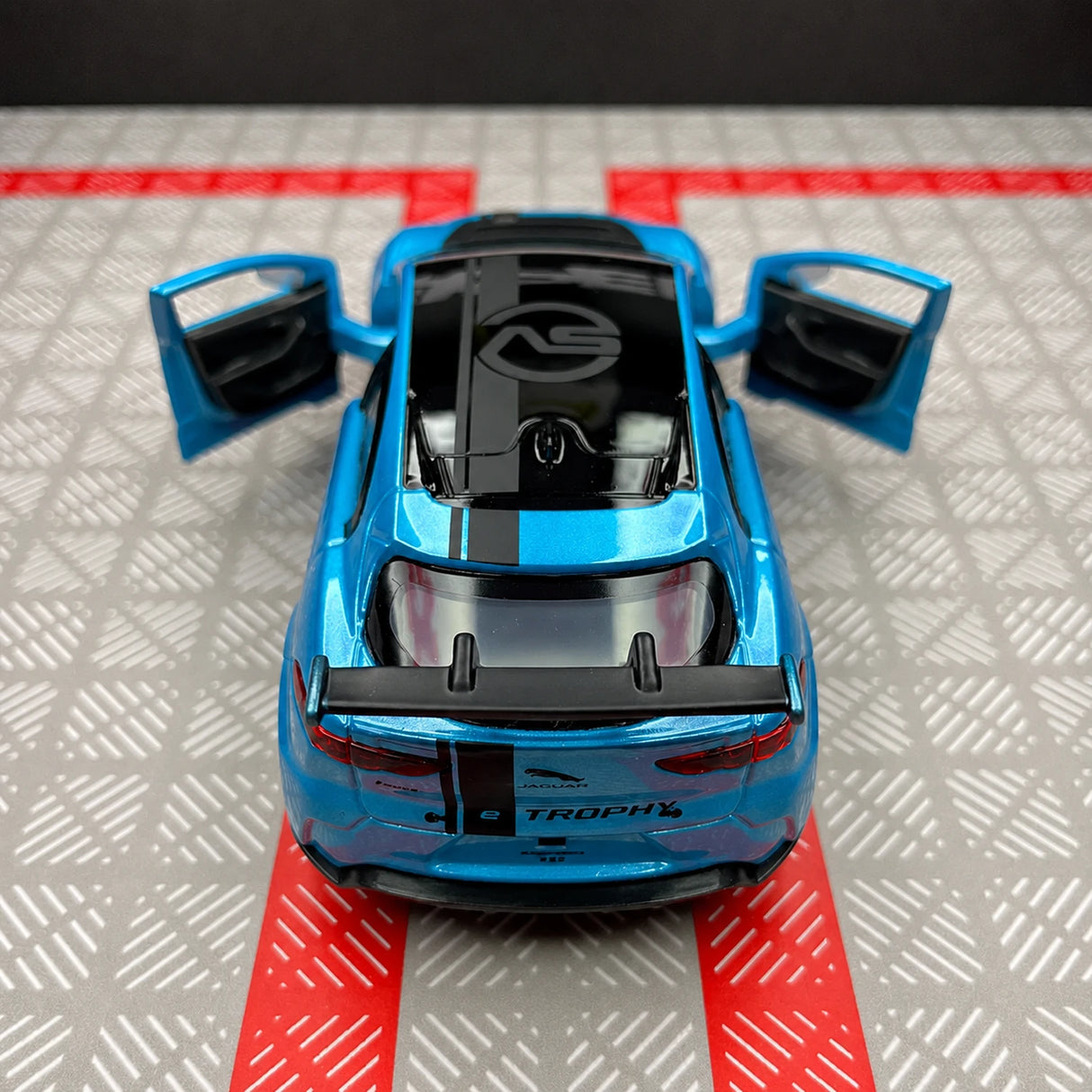 Jaguar 2018 I-Pace eTrophy Blue 1:36 – model wyświetlacza odlewanego