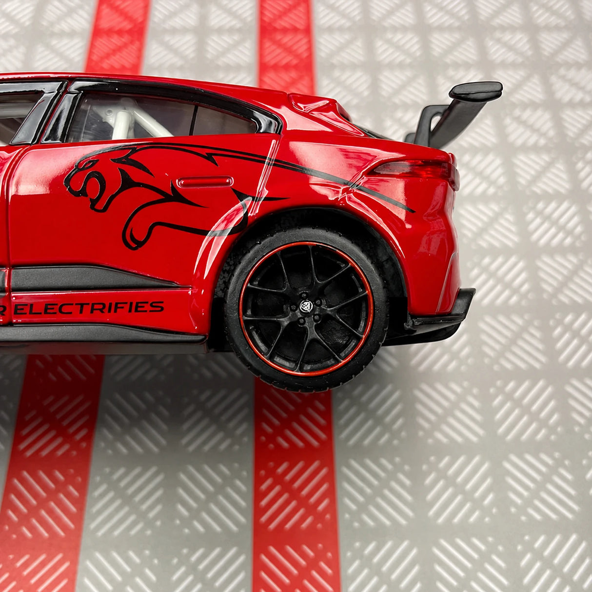 Jaguar 2018 I-Pace eTrophy Red 1:36 – Diecast Display Model Die-Cast