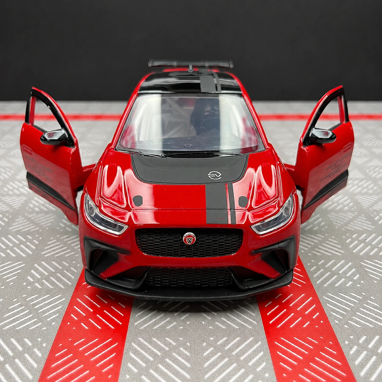 Jaguar 2018 I-Pace eTrophy Red 1:36 – Diecast Display Model Die-Cast