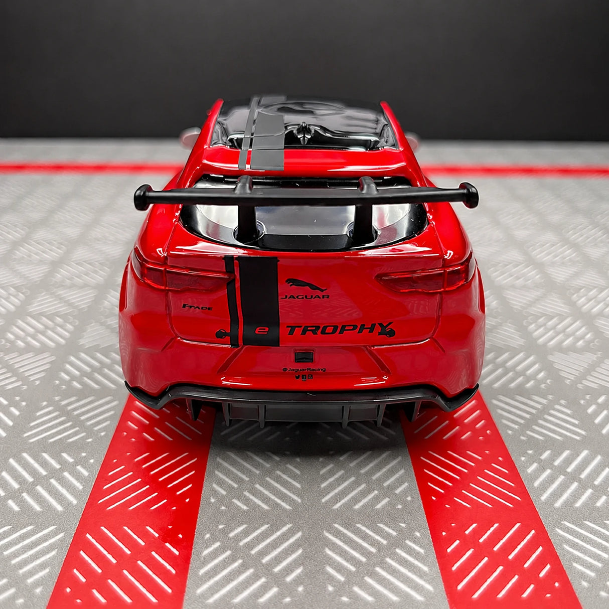 Jaguar 2018 I-Pace eTrophy Red 1:36 – Diecast Display Model Die-Cast