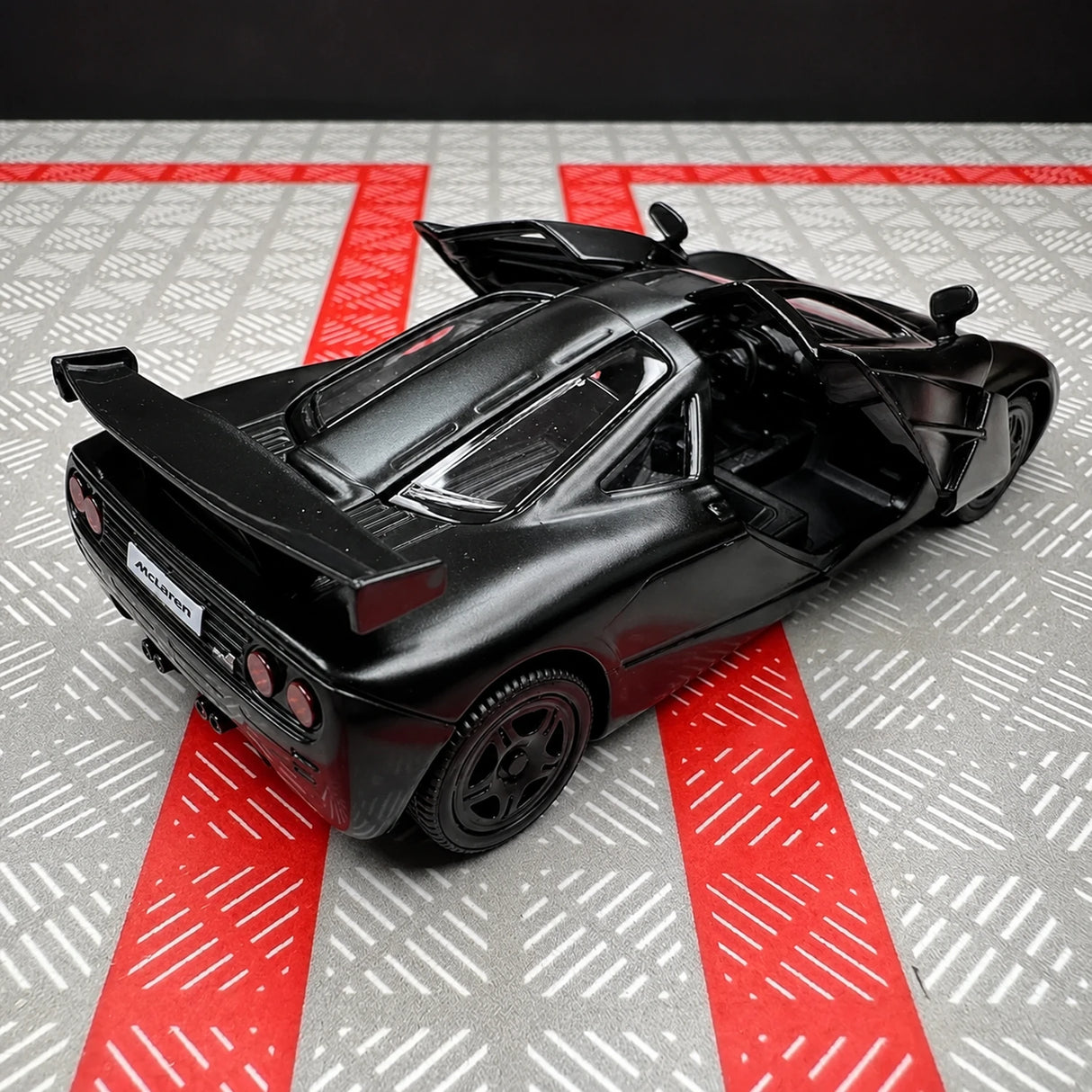 McLaren 1995 F1 XP5 Black 1:36 – Diecast Display Model Die-Cast