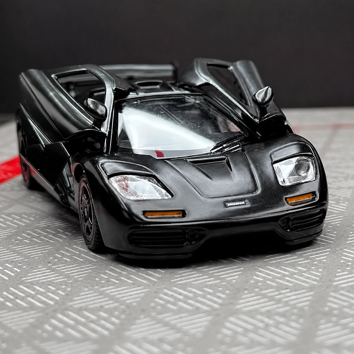 McLaren 1995 F1 XP5 Black 1:36 – Diecast Display Model Die-Cast