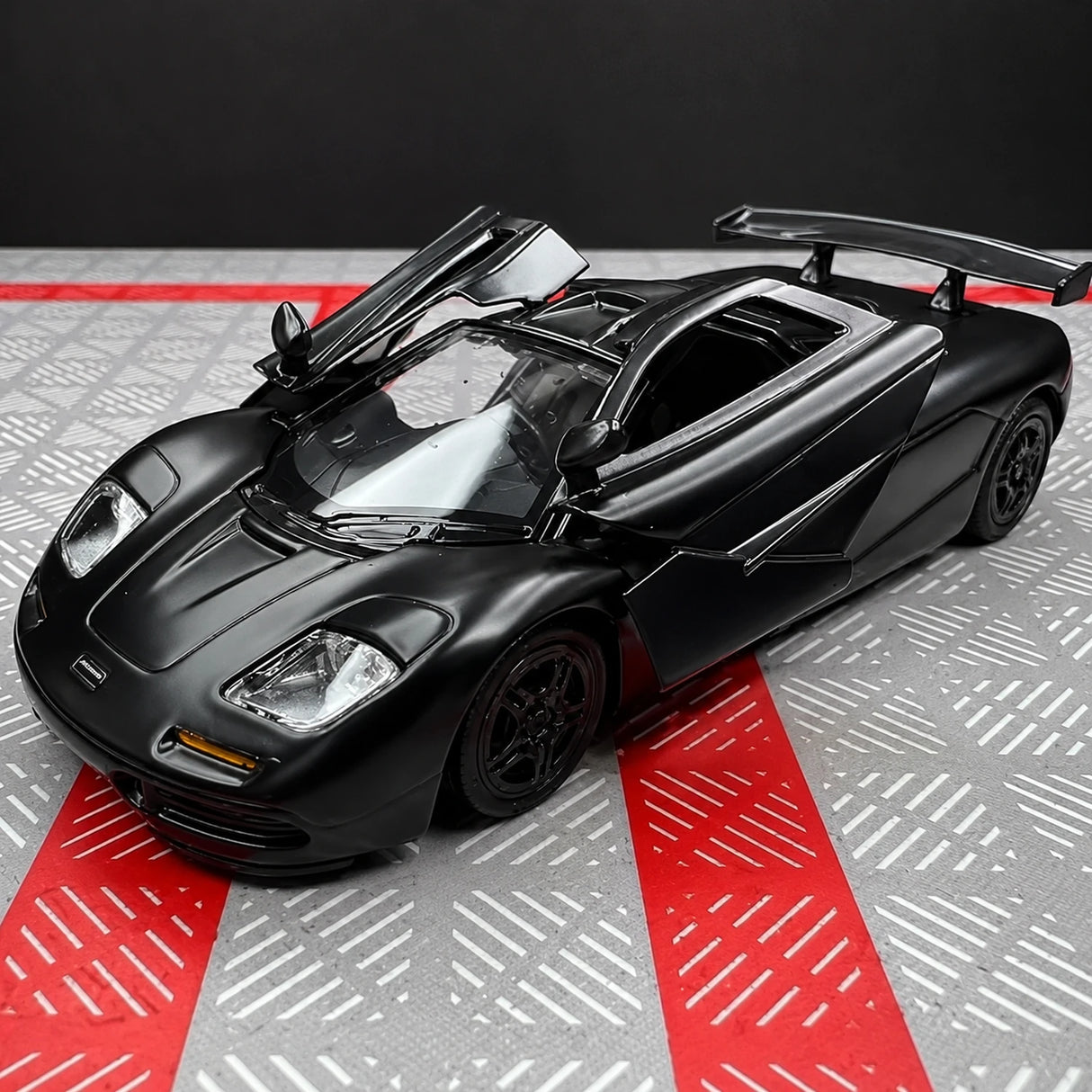 McLaren 1995 F1 XP5 Black 1:36 – Diecast Display Model Die-Cast
