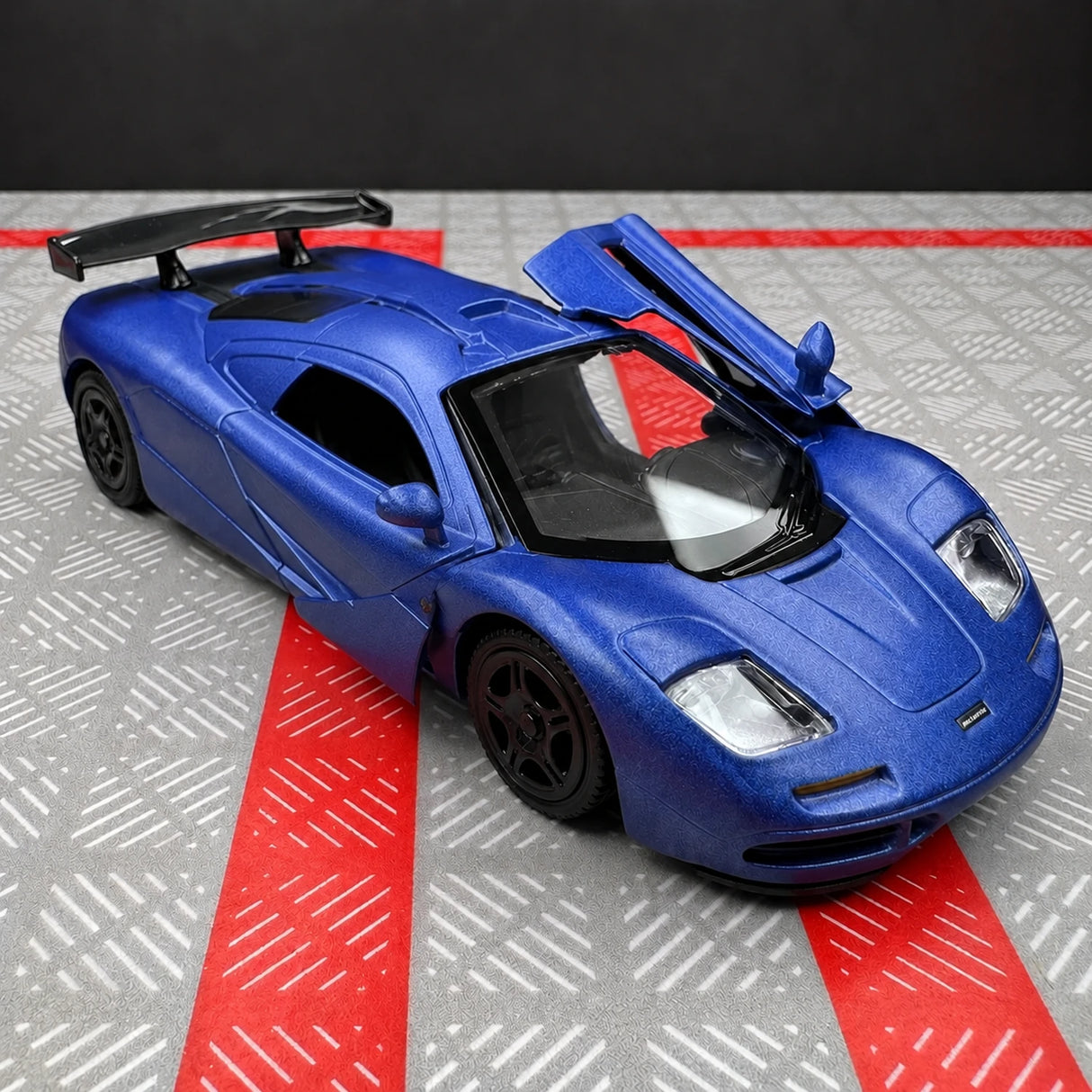 McLaren 1995 F1 XP5 Blue 1:36 – Diecast Display Model Die-Cast