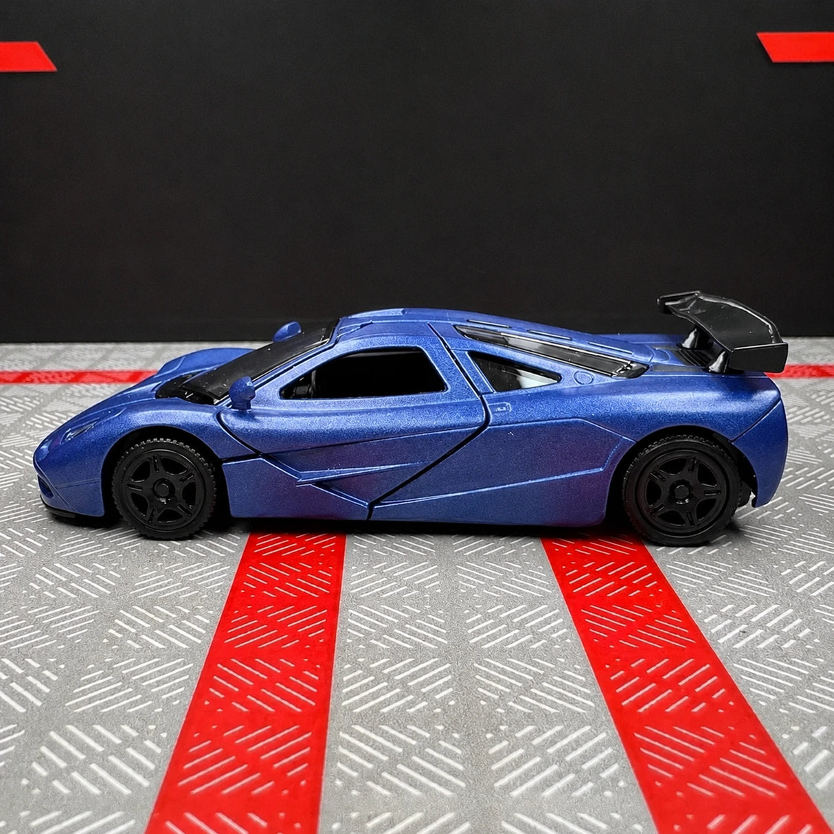 McLaren 1995 F1 XP5 Blue 1:36 – Diecast Display Model Die-Cast