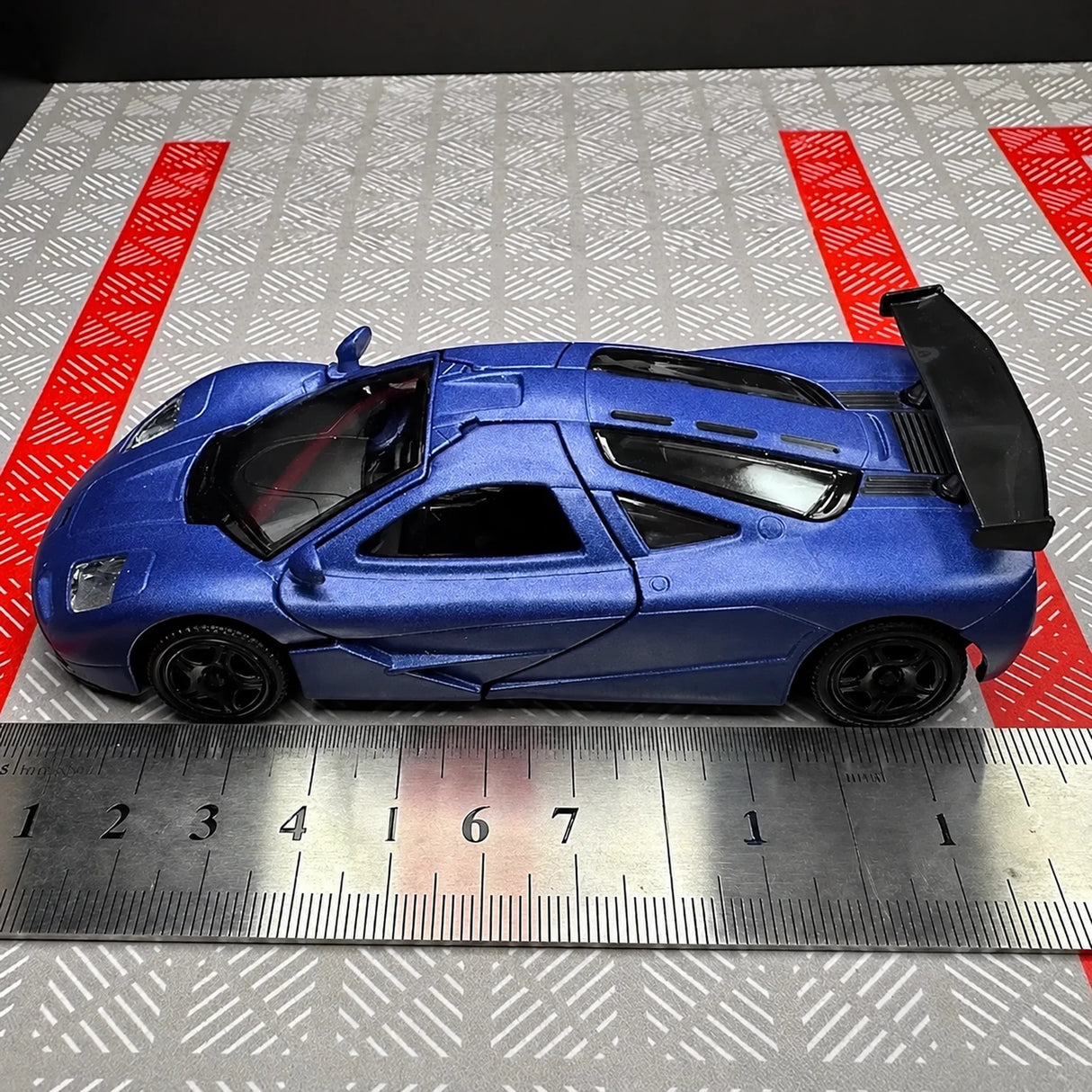 McLaren 1995 F1 XP5 Blue 1:36 – Diecast Display Model Die-Cast