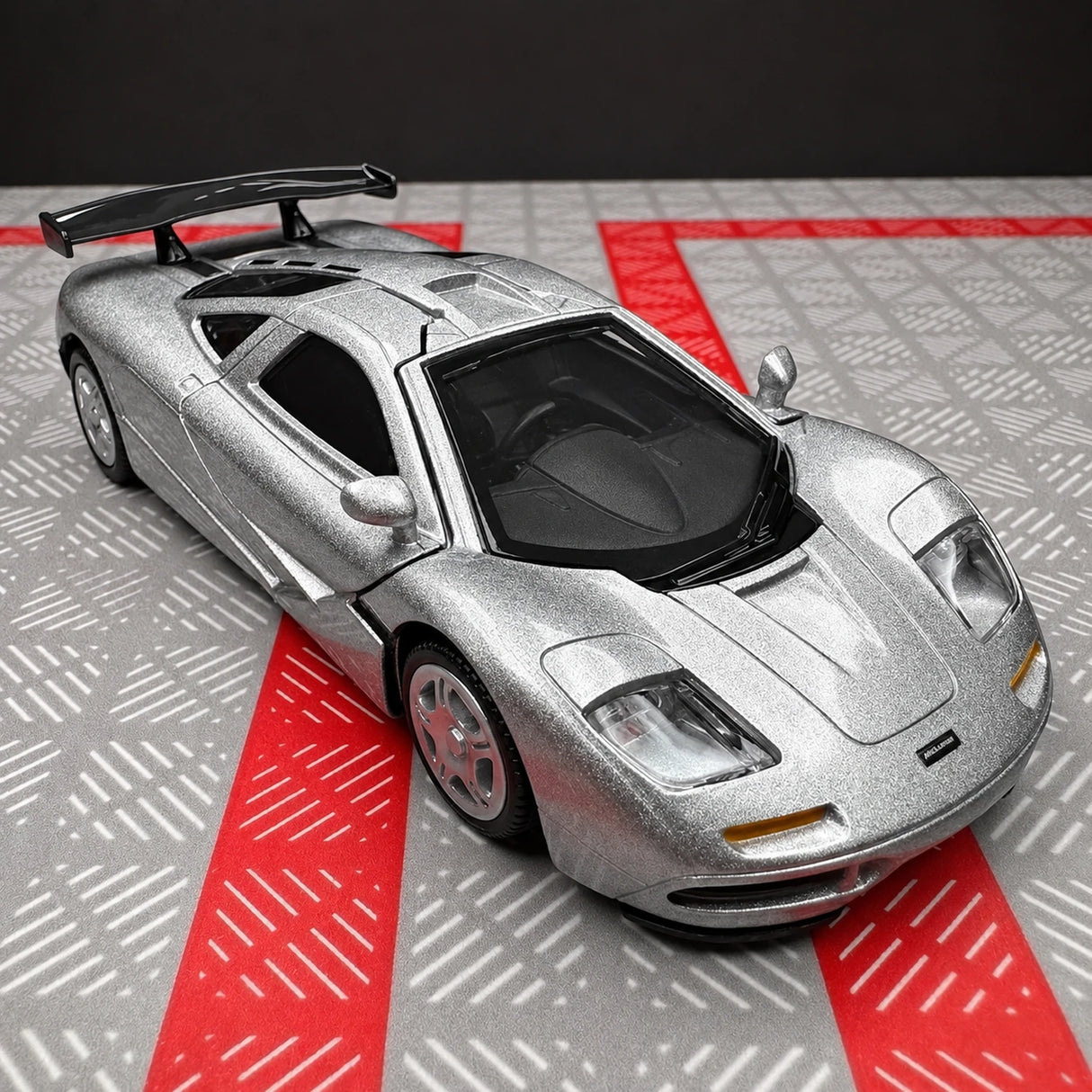 McLaren 1995 F1 XP5 فضي 1:36 – نموذج عرض معدني مصبوب