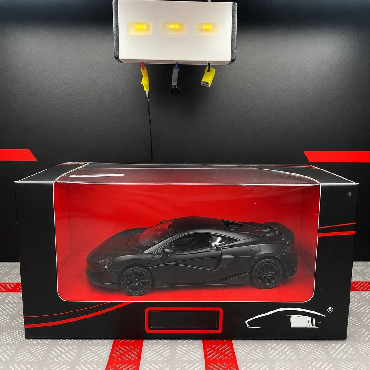 McLaren 2015 600LT preto 1:36 – modelo de exposição em metal fundido