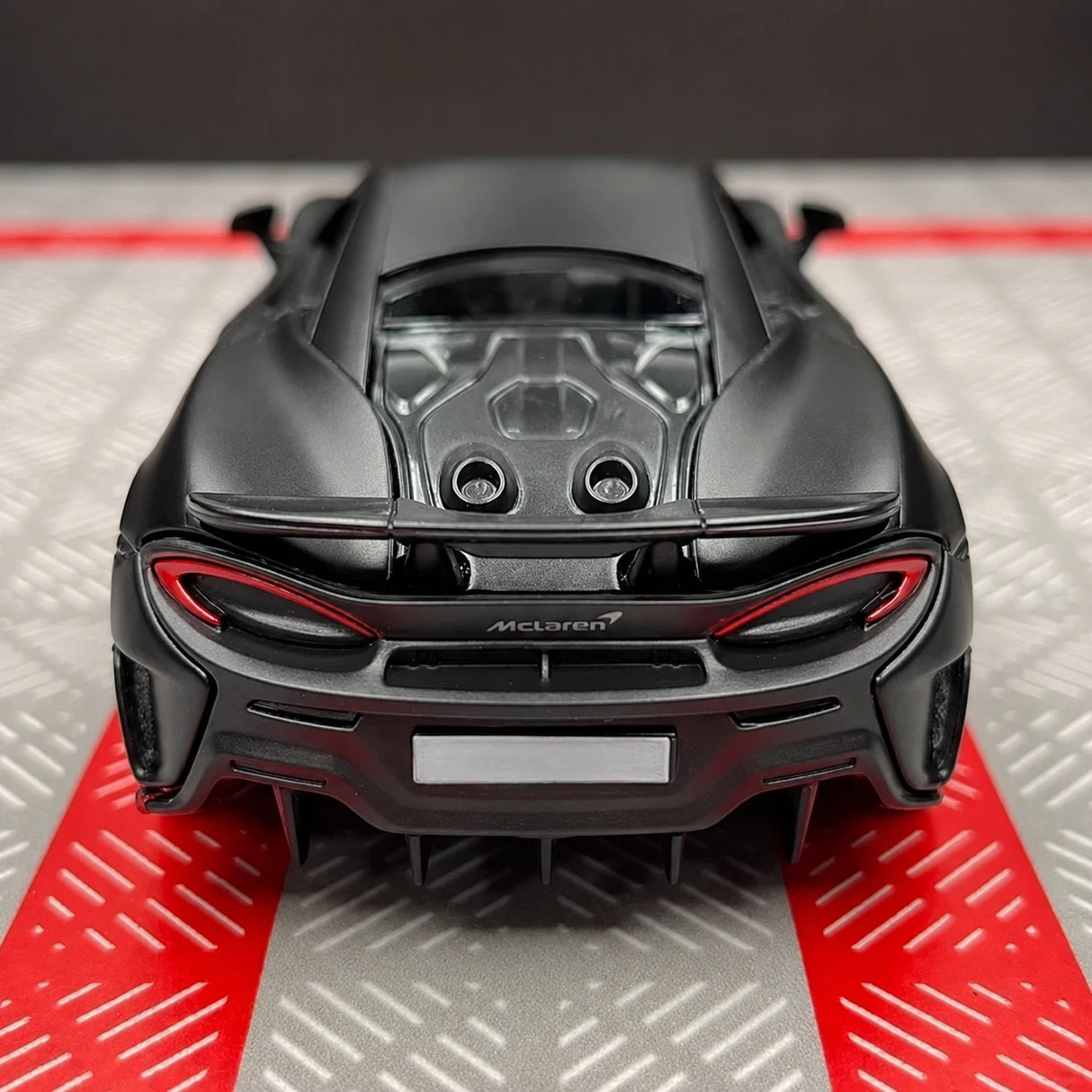McLaren 2015 600LT preto 1:36 – modelo de exposição em metal fundido