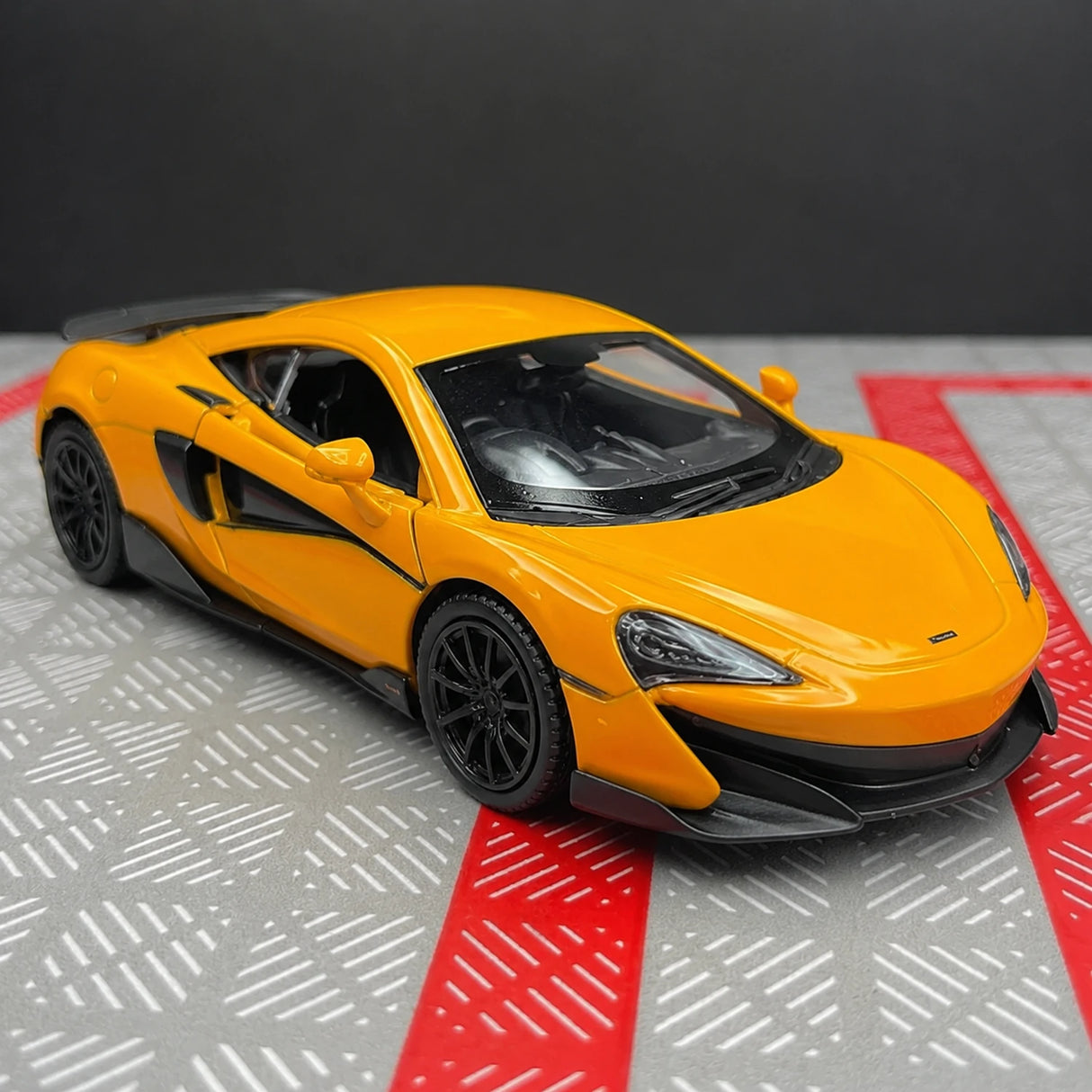McLaren 2015 600LT Orange 1:36 – Diecast Display Model Die-Cast