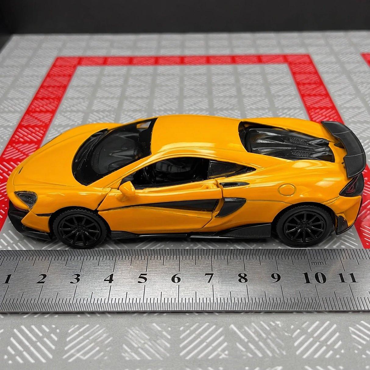 McLaren 2015 600LT Orange 1:36 – Diecast Display Model Die-Cast