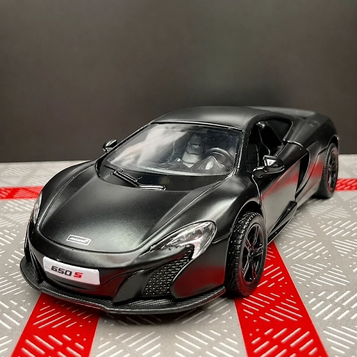 McLaren 2016 650S preto 1:36 – modelo de exposição em metal fundido