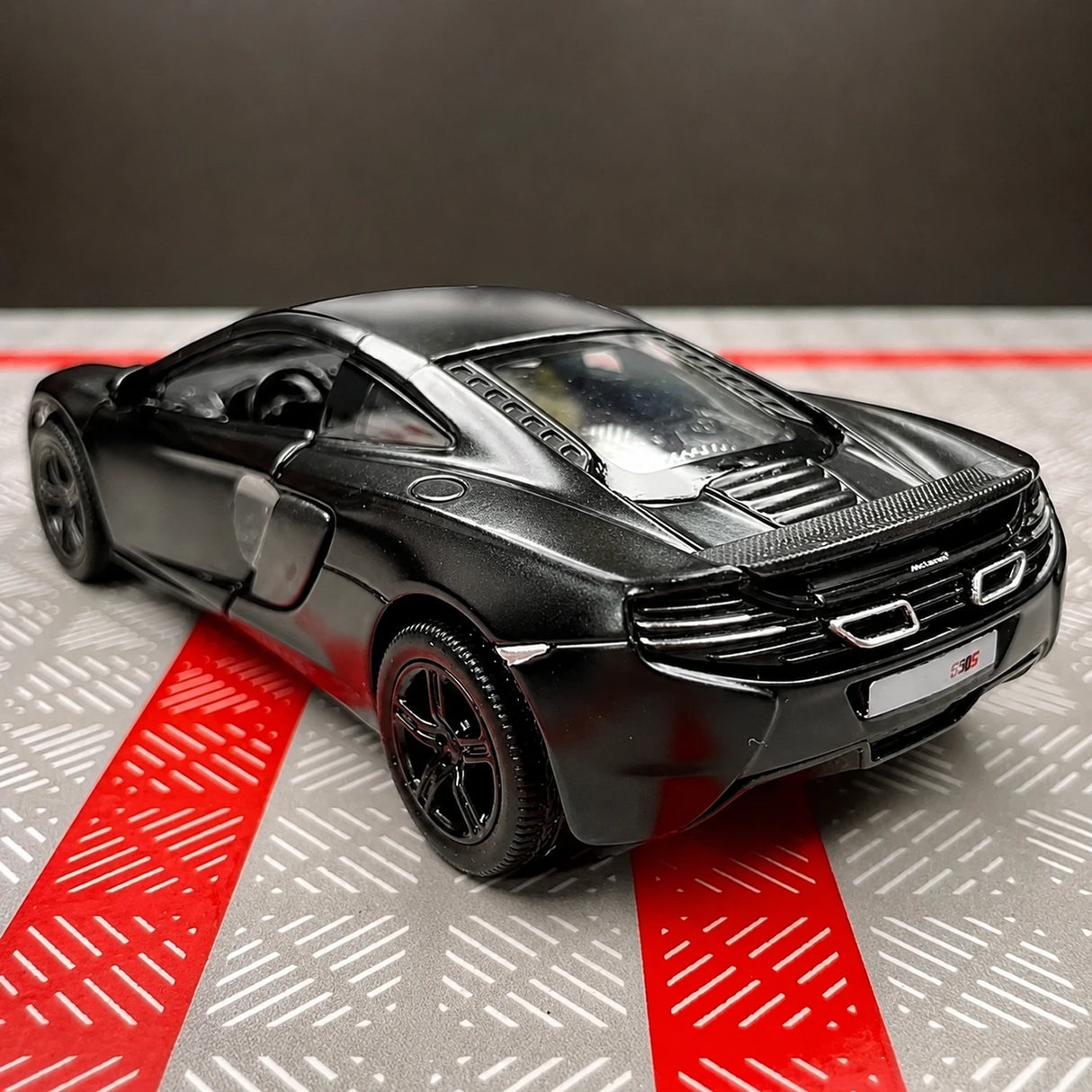 McLaren 2016 650S preto 1:36 – modelo de exposição em metal fundido
