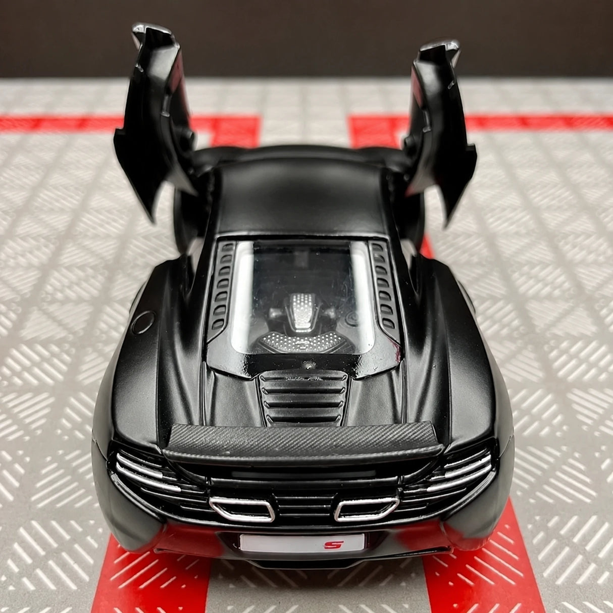 McLaren 2016 650S preto 1:36 – modelo de exposição em metal fundido