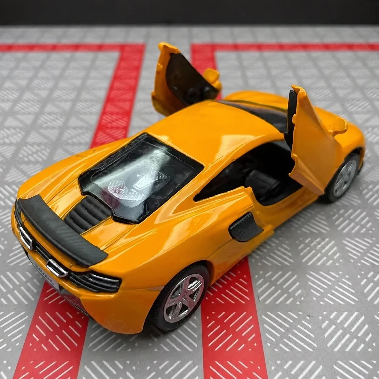 McLaren 2016 650S أصفر 1:36 – نموذج عرض معدني مصبوب