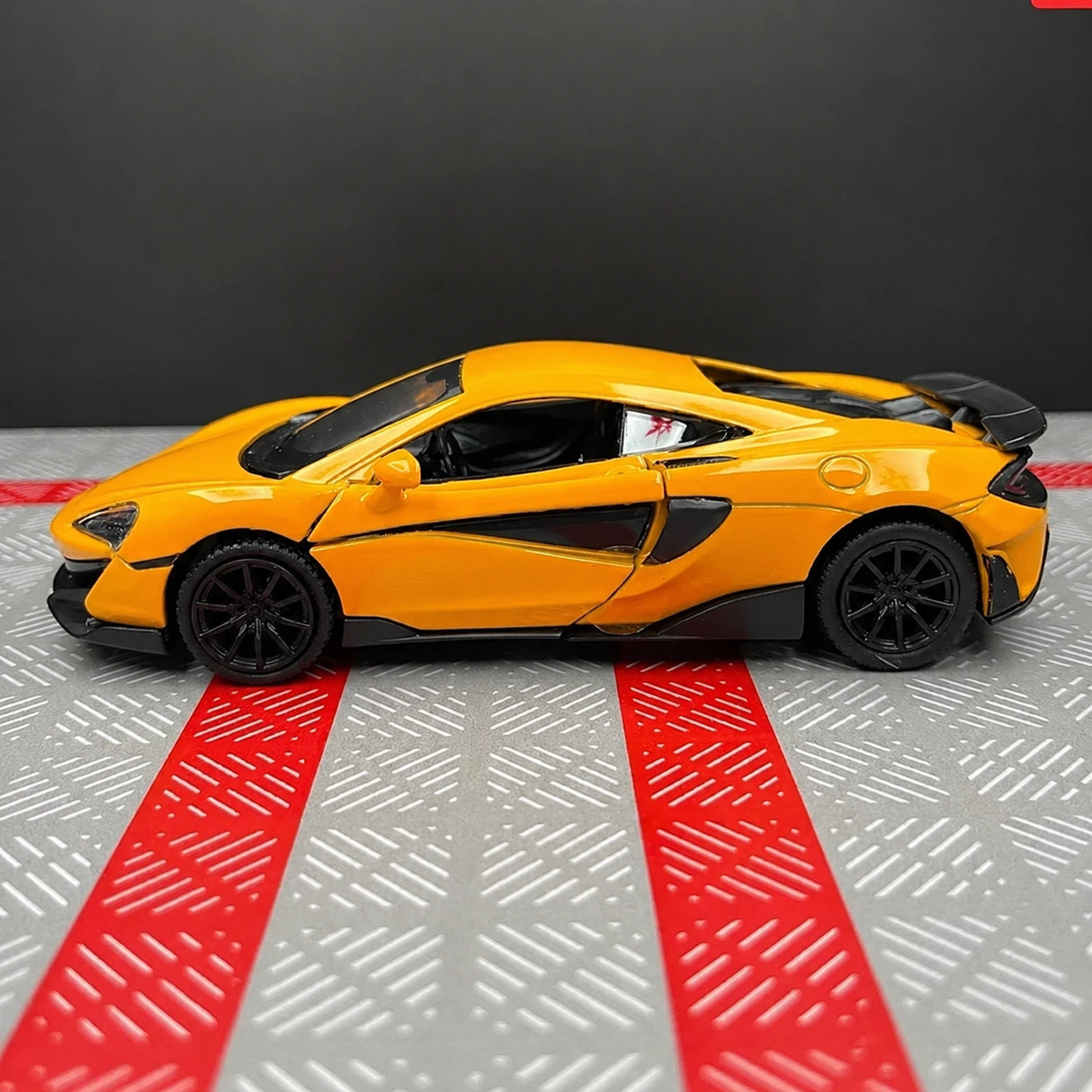 McLaren 2016 650S أصفر 1:36 – نموذج عرض معدني مصبوب